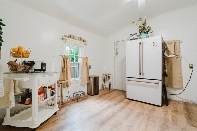 14 Center St, Holyoke, MA 01040