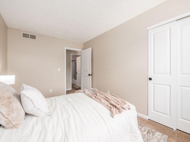 4146 Demorest Cove Court, Grove City, OH 43123