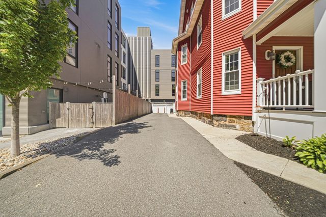 12-14 Everett St 202, Boston, MA 02134
