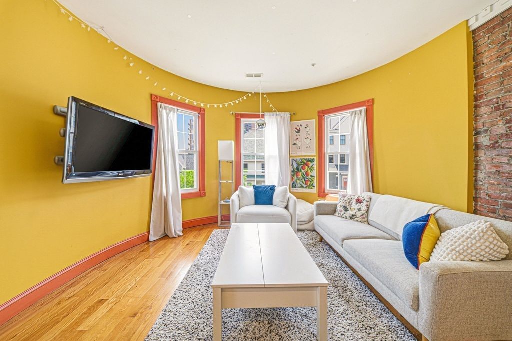 12-14 Everett St 202, Boston, MA 02134