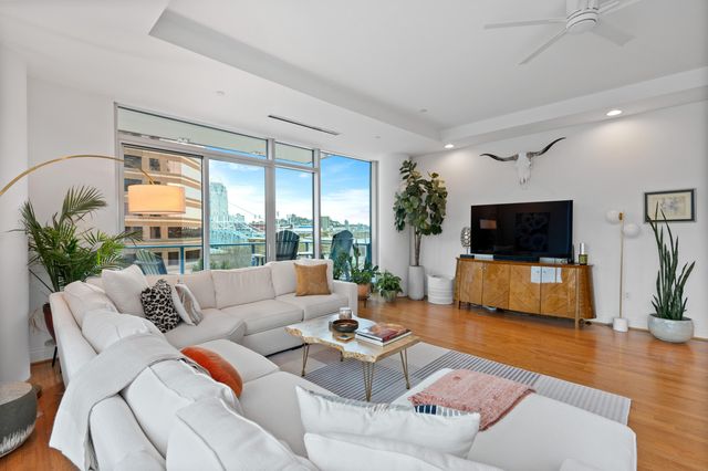 1 Roebling Way, 301, Covington, KY 41011