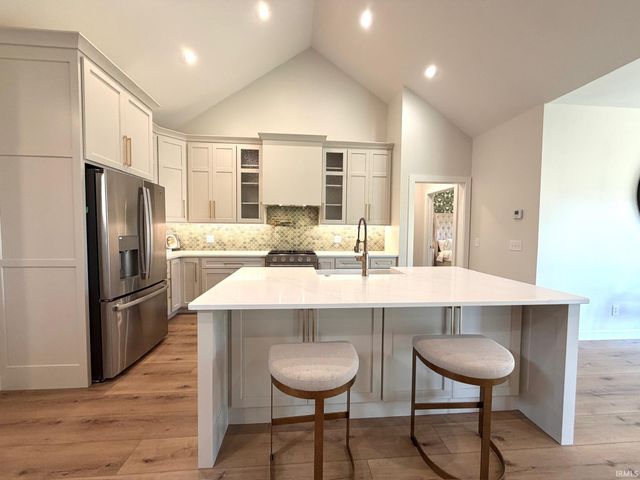 832 Spyglass Hill Drive, Bedford, IN 47421