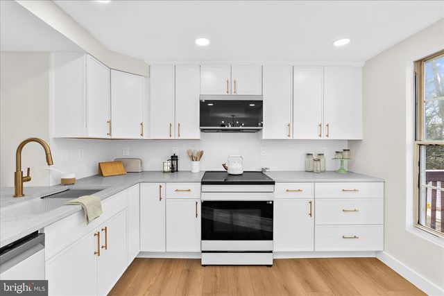 1530 FALSTONE LN, Crofton, MD 21114