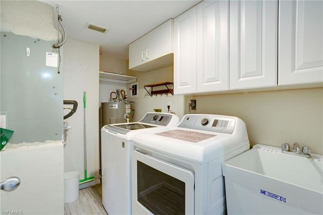 285 Naples Cove DR 1303, Naples, FL 34110
