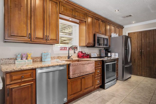 751 E Houston Street, Lovelady, TX 75851