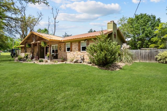 751 E Houston Street, Lovelady, TX 75851