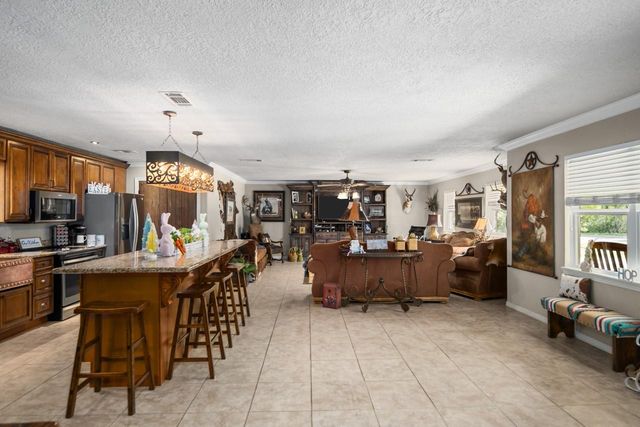 751 E Houston Street, Lovelady, TX 75851