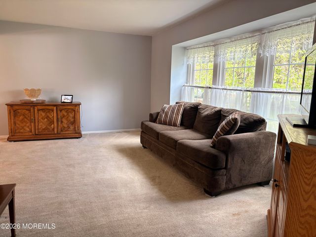 7 Coventry Court, Manalapan, NJ 07726