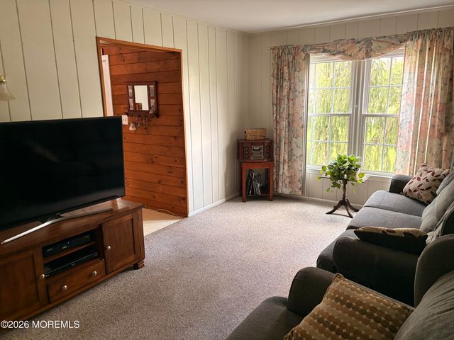 7 Coventry Court, Manalapan, NJ 07726