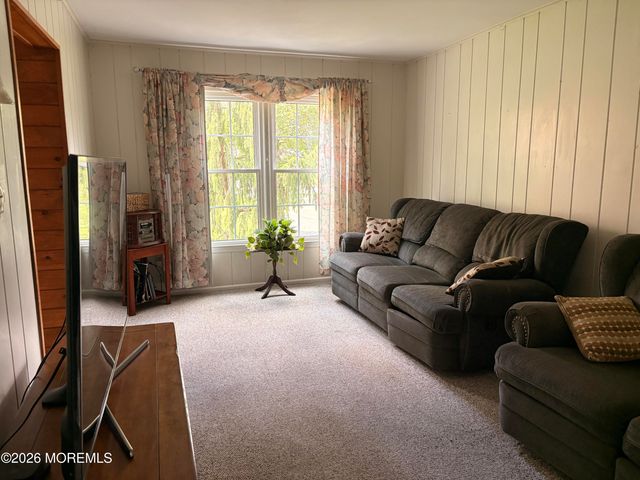 7 Coventry Court, Manalapan, NJ 07726