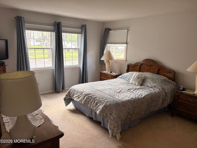 7 Coventry Court, Manalapan, NJ 07726