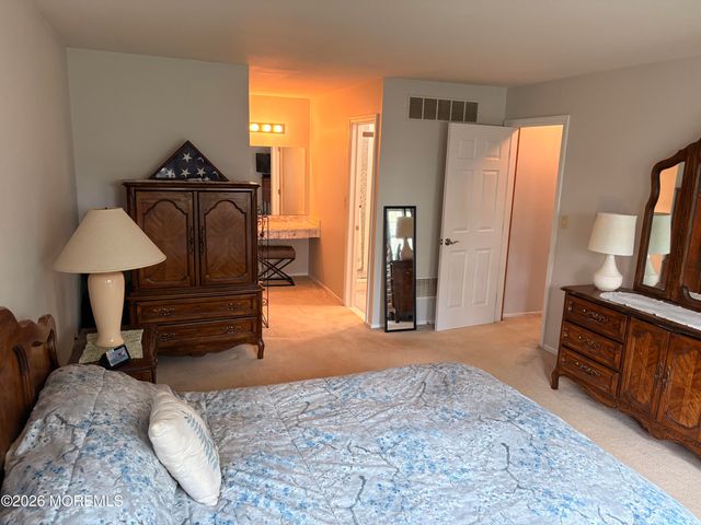 7 Coventry Court, Manalapan, NJ 07726