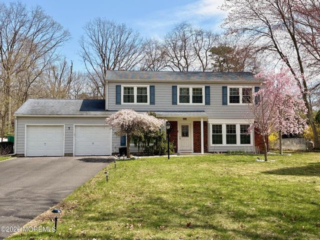 7 Coventry Court, Manalapan, NJ 07726