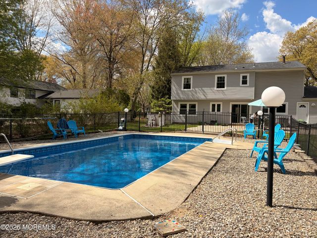 7 Coventry Court, Manalapan, NJ 07726