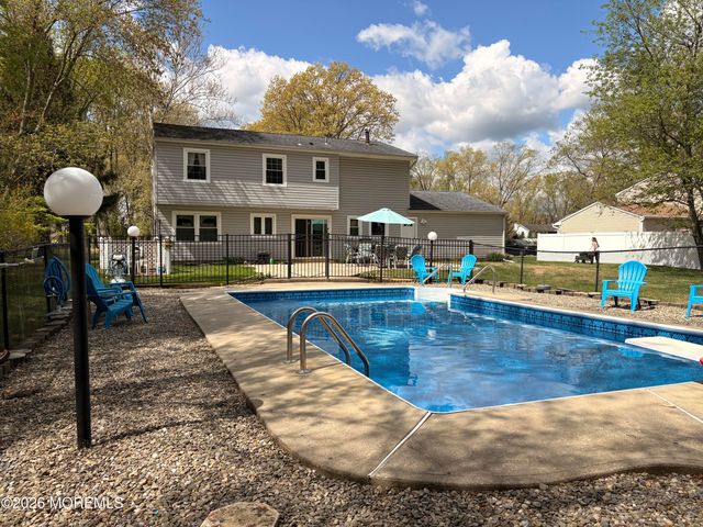 7 Coventry Court, Manalapan, NJ 07726