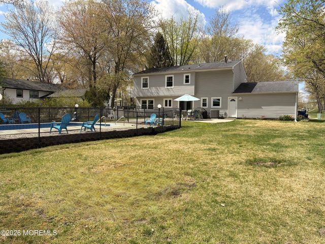 7 Coventry Court, Manalapan, NJ 07726