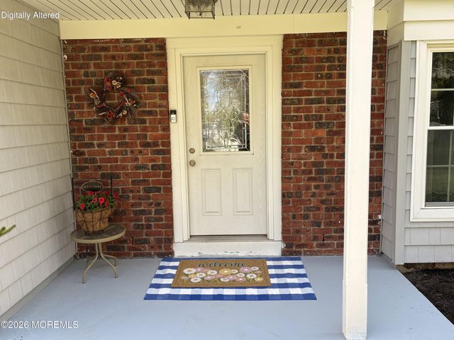 7 Coventry Court, Manalapan, NJ 07726