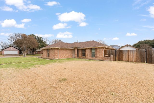 551 Sandgate Drive, Burleson, TX 76028