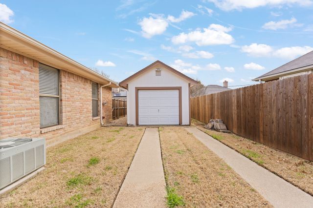 551 Sandgate Drive, Burleson, TX 76028