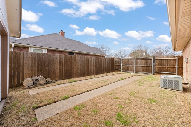551 Sandgate Drive, Burleson, TX 76028