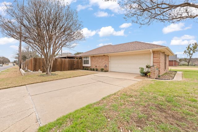 551 Sandgate Drive, Burleson, TX 76028