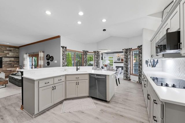 5130 S Nicolet DRIVE, New Berlin, WI 53151