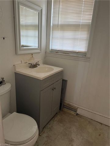 1142 Manning Street, Eden, NC 27288