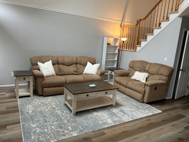 24 Daisy Ct, Readington Twp., NJ 08889