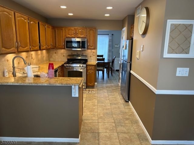 24 Daisy Ct, Readington Twp., NJ 08889