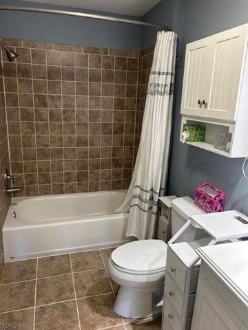 24 Daisy Ct, Readington Twp., NJ 08889