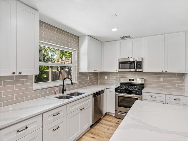 6000 19TH STREET NE, St Petersburg, FL 33703