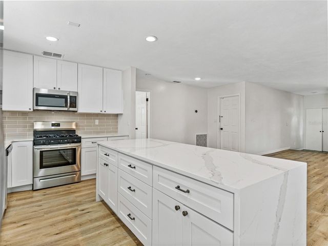 6000 19TH STREET NE, St Petersburg, FL 33703