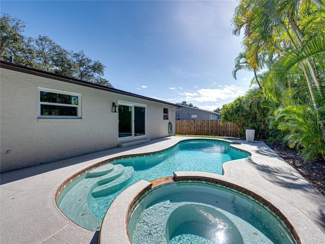 6000 19TH STREET NE, St Petersburg, FL 33703