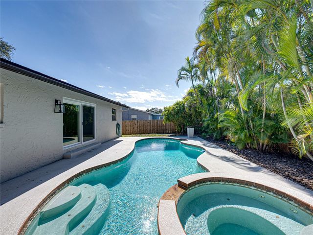 6000 19TH STREET NE, St Petersburg, FL 33703