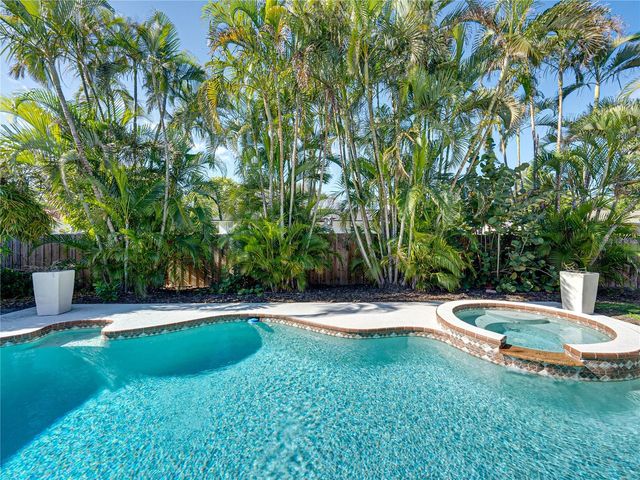 6000 19TH STREET NE, St Petersburg, FL 33703