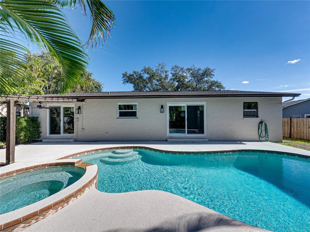 6000 19TH STREET NE, St Petersburg, FL 33703