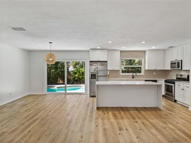 6000 19TH STREET NE, St Petersburg, FL 33703