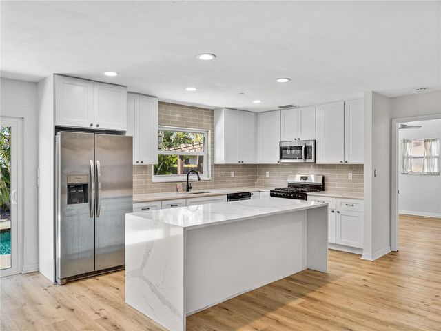 6000 19TH STREET NE, St Petersburg, FL 33703