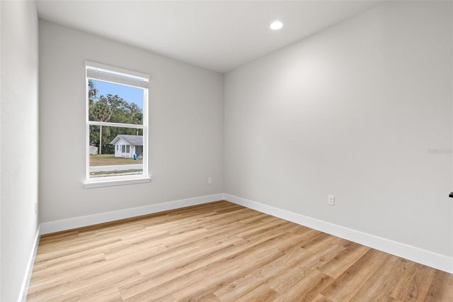 536 E BERESFORD AVENUE, Deland, FL 32724