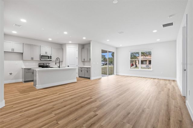 536 E BERESFORD AVENUE, Deland, FL 32724