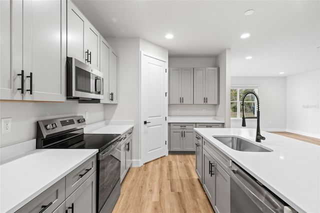 536 E BERESFORD AVENUE, Deland, FL 32724