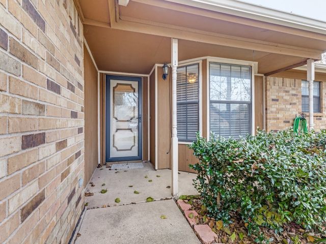 8028 Berrybrook Drive, Watauga, TX 76148