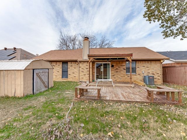 8028 Berrybrook Drive, Watauga, TX 76148