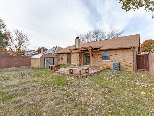 8028 Berrybrook Drive, Watauga, TX 76148