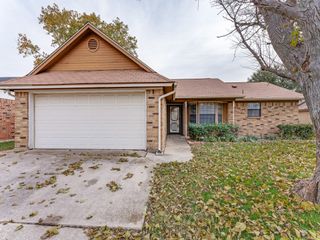 8028 Berrybrook Drive, Watauga, TX 76148