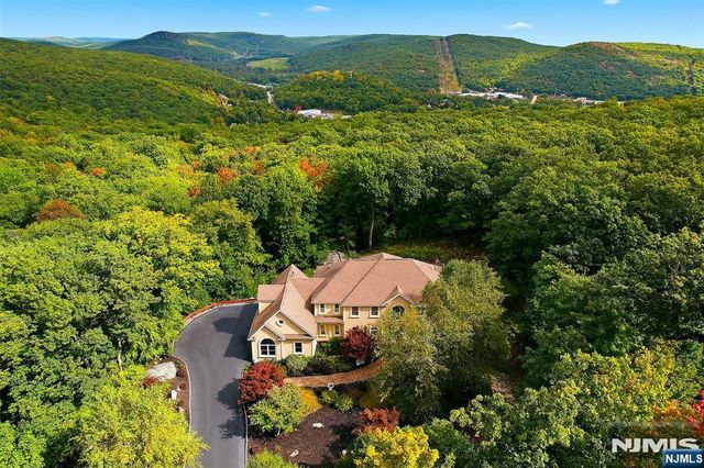 21 Pine Hill Road, Mahwah, NJ 07430