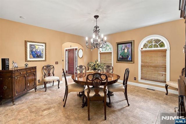 21 Pine Hill Road, Mahwah, NJ 07430