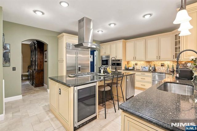 21 Pine Hill Road, Mahwah, NJ 07430
