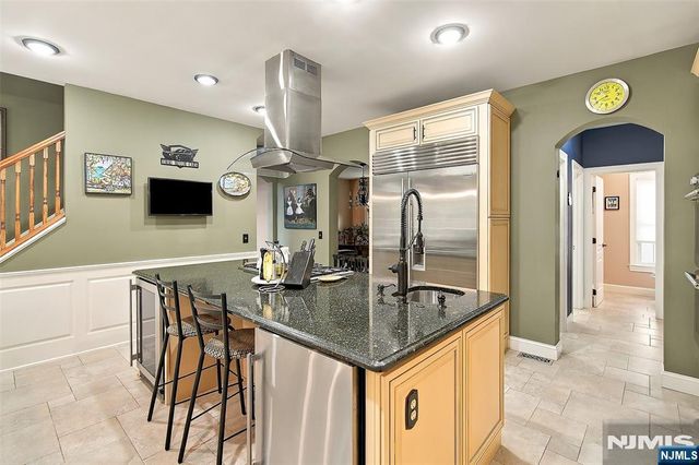 21 Pine Hill Road, Mahwah, NJ 07430