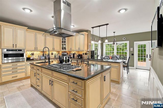 21 Pine Hill Road, Mahwah, NJ 07430